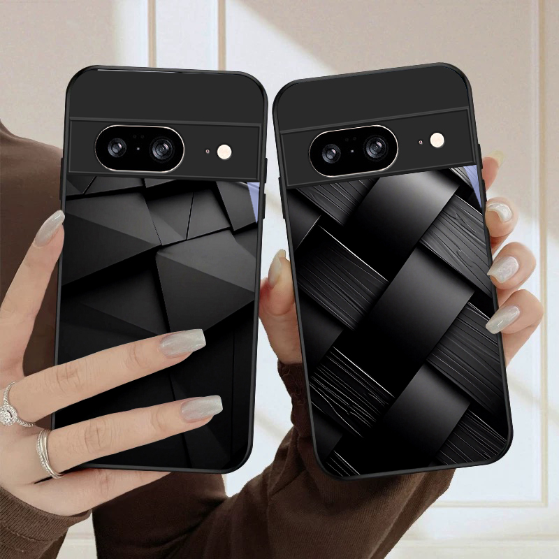 غطاء هاتف زجاجي أسود بنمط هندس - مراجعة Google Pixel 8A وسعره