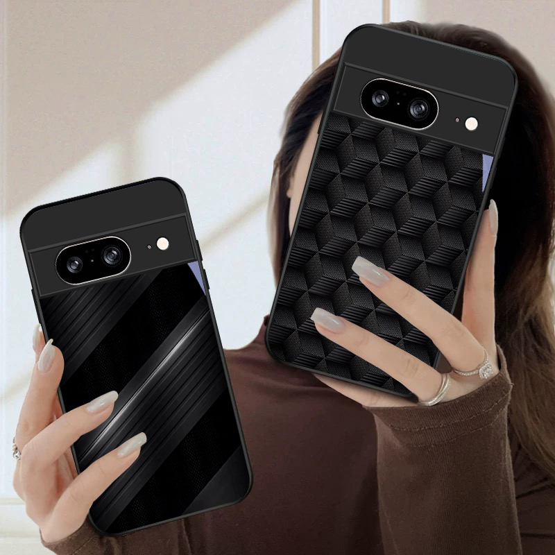 غطاء هاتف زجاجي أسود بنمط هندس - مراجعة Google Pixel 8A وسعره