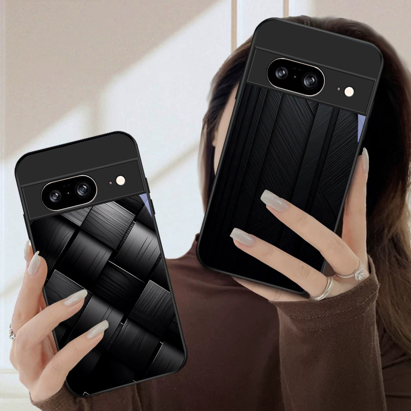 غطاء هاتف زجاجي أسود بنمط هندس - مراجعة Google Pixel 8A وسعره